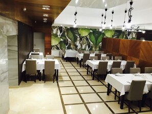 Dining - Park - Hotel Pushkin (Buzuluk)