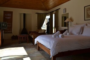 King Room | Down comforters, in-room safe, desk, blackout drapes