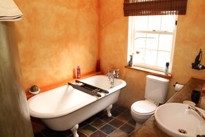 Double Room (Out of Africa) | Bathroom | Towels