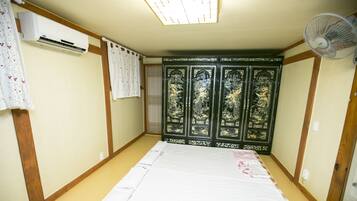 Family Room, Private Bathroom | Desk, iron/ironing board, rollaway beds, free WiFi