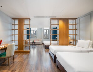 Family Studio Suite, Multiple Beds, Bathtub, Executive Level