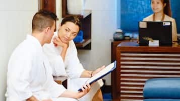 Couples treatment rooms, sauna, steam room, body treatments