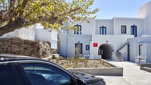 Unclassified image, 5 of 42, button - La Maltese Oia Luxury Suites (Santorini)