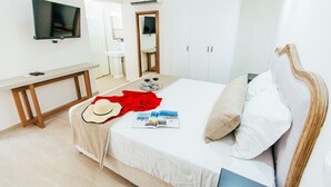 Unclassified image, 2 of 42, button - La Maltese Oia Luxury Suites (Santorini)