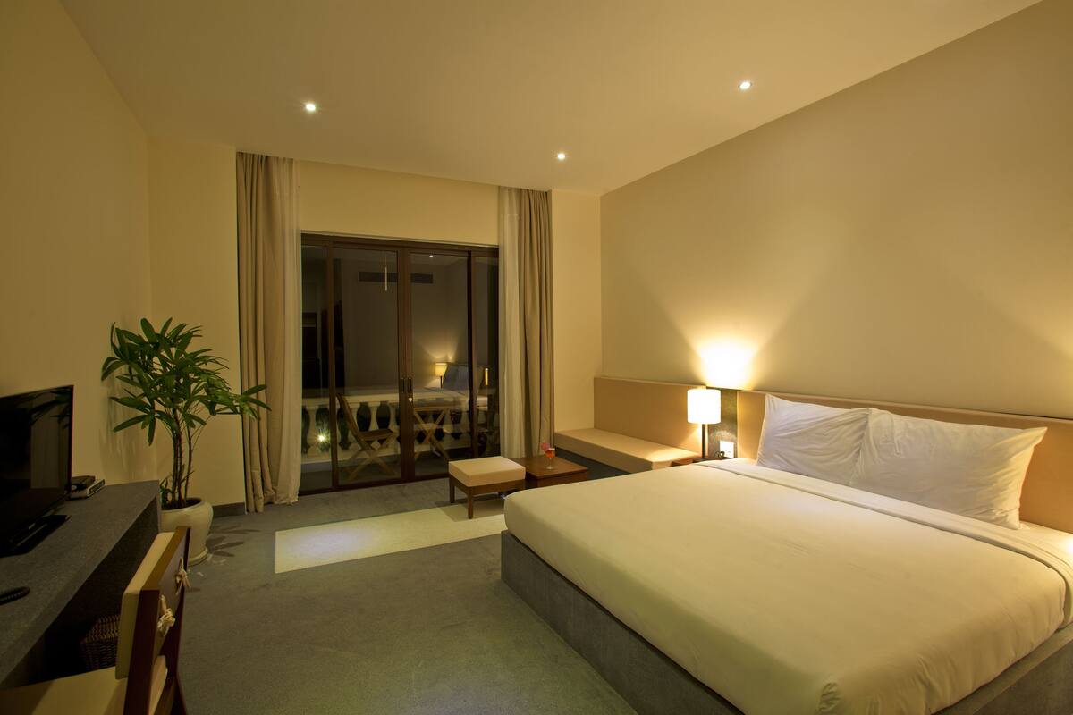 Minibar, két bảo mật tại phòng, bàn