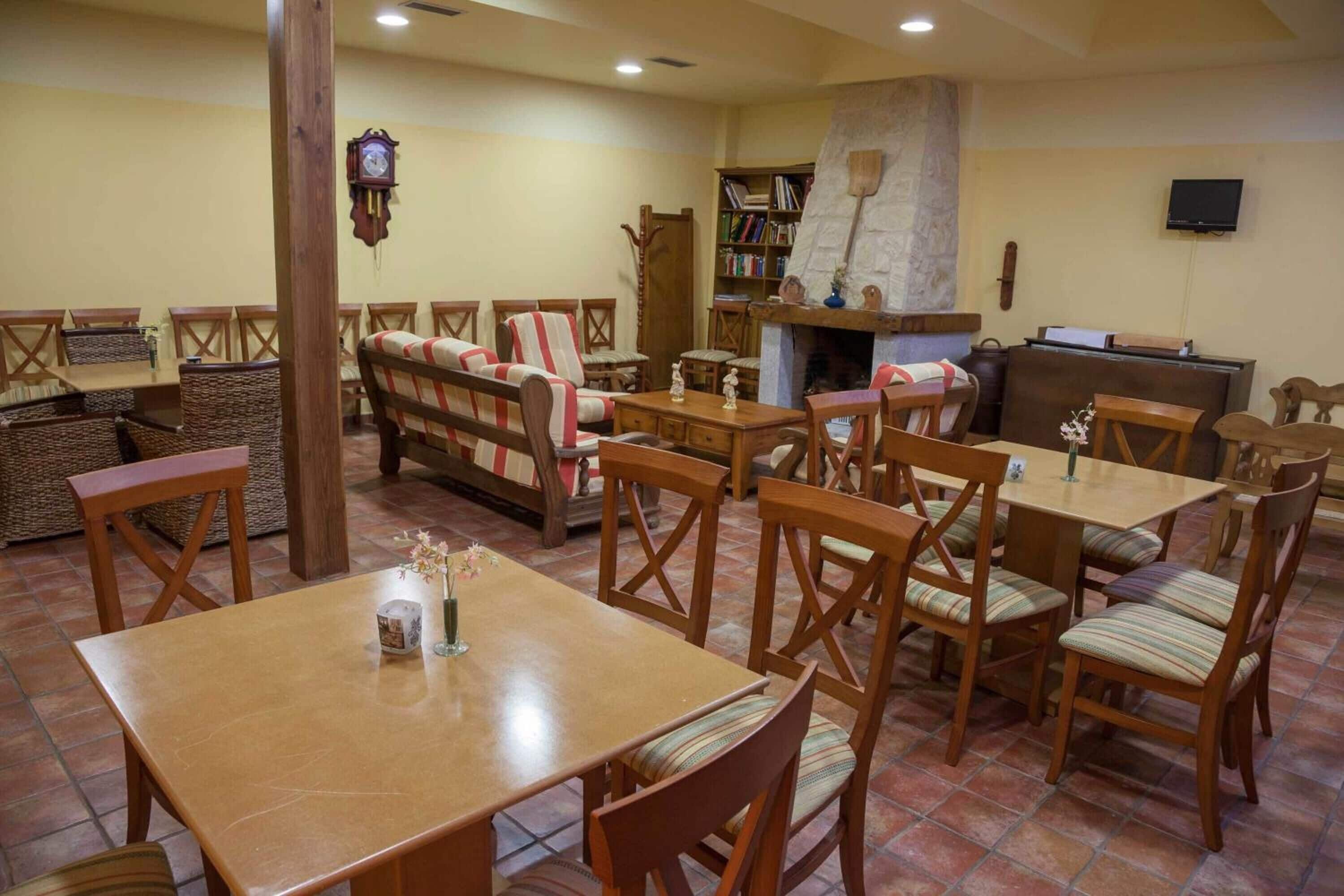 Se sirven desayunos, almuerzos, cenas y cocina local 