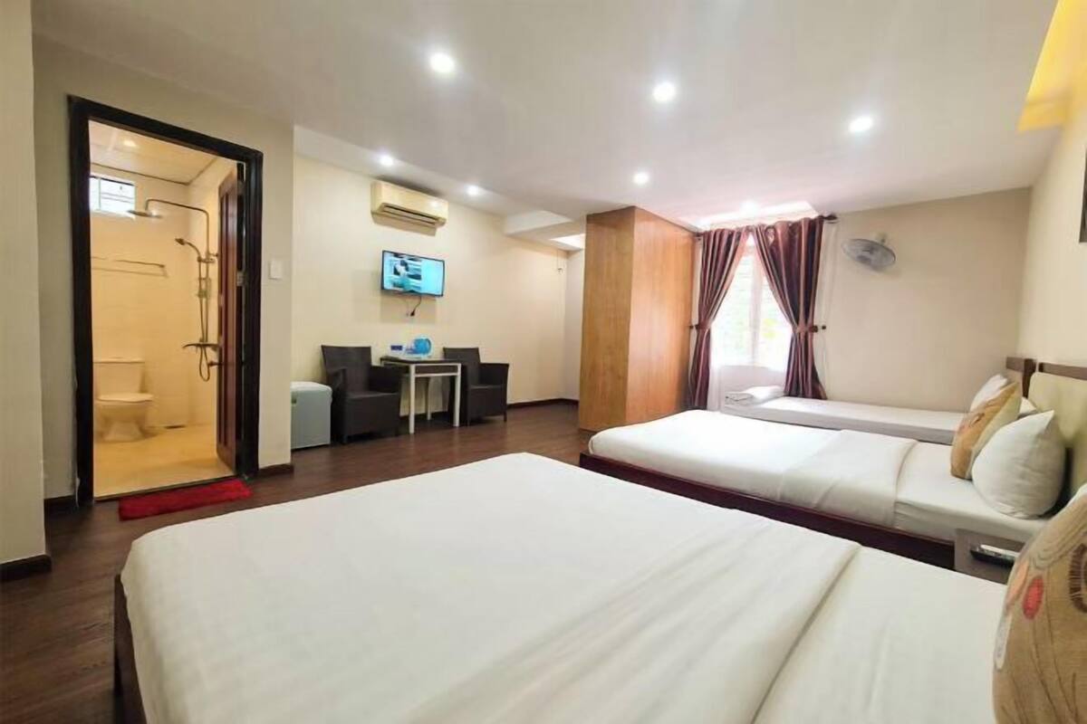 Minibar, in-room safe, desk, free WiFi