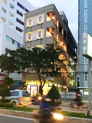 Front of property - Quan Quan Hotel (Da Nang)