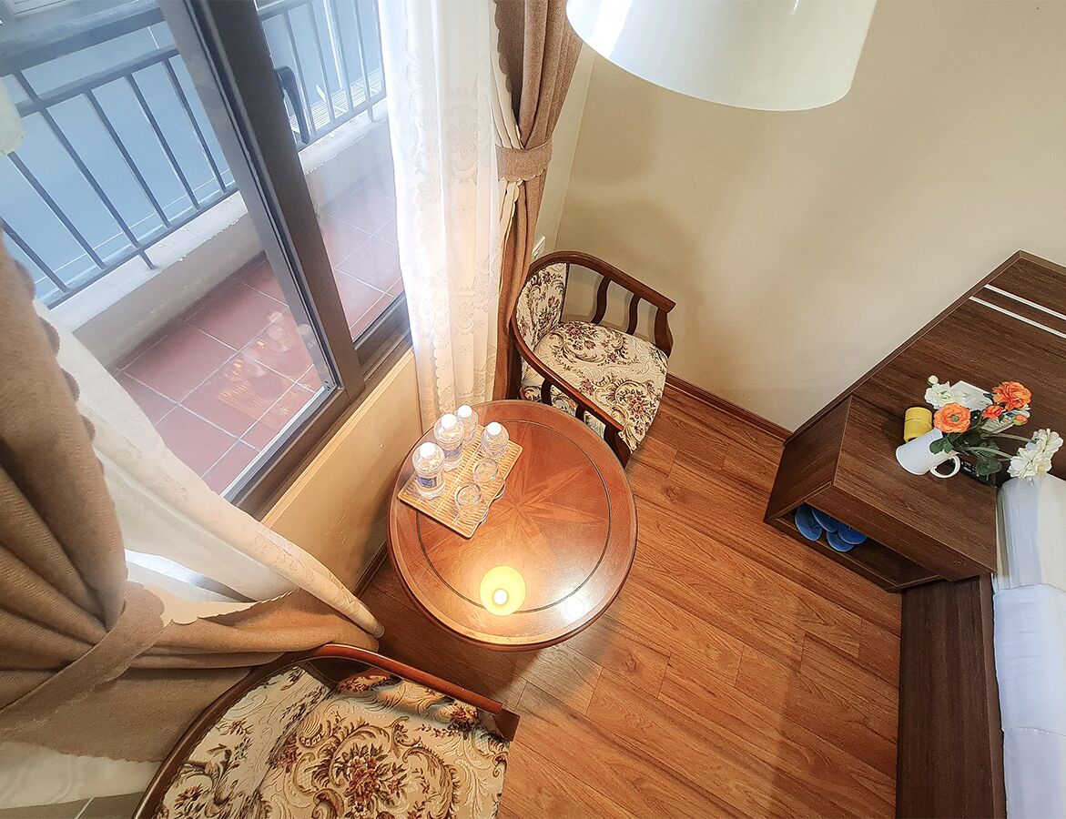 deluxe room | minibar, in-room safe, desk, free wifi