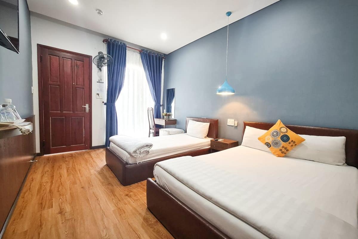 standard triple room, multiple beds, non smoking, garden view | minibar, in-room safe, desk, free wifi