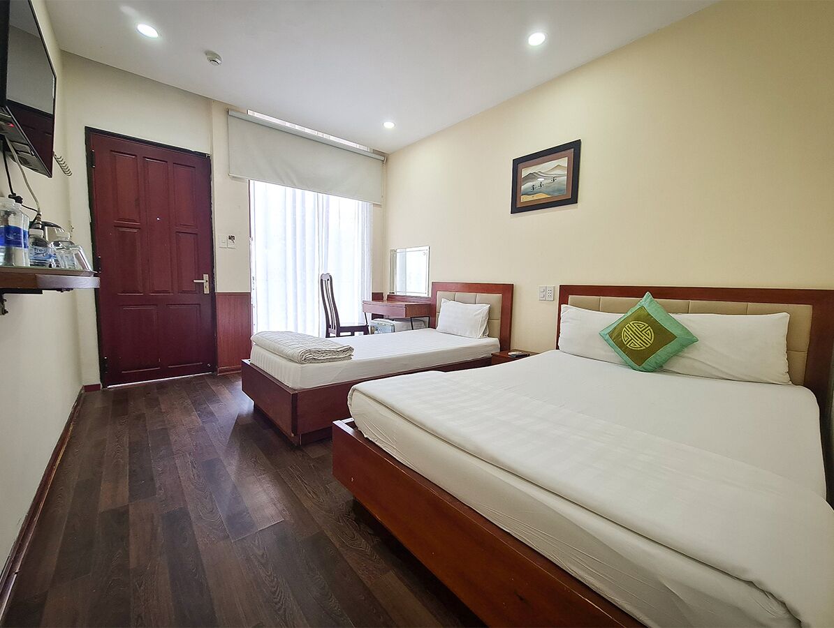 standard triple room, multiple beds, non smoking, garden view | minibar, in-room safe, desk, free wifi