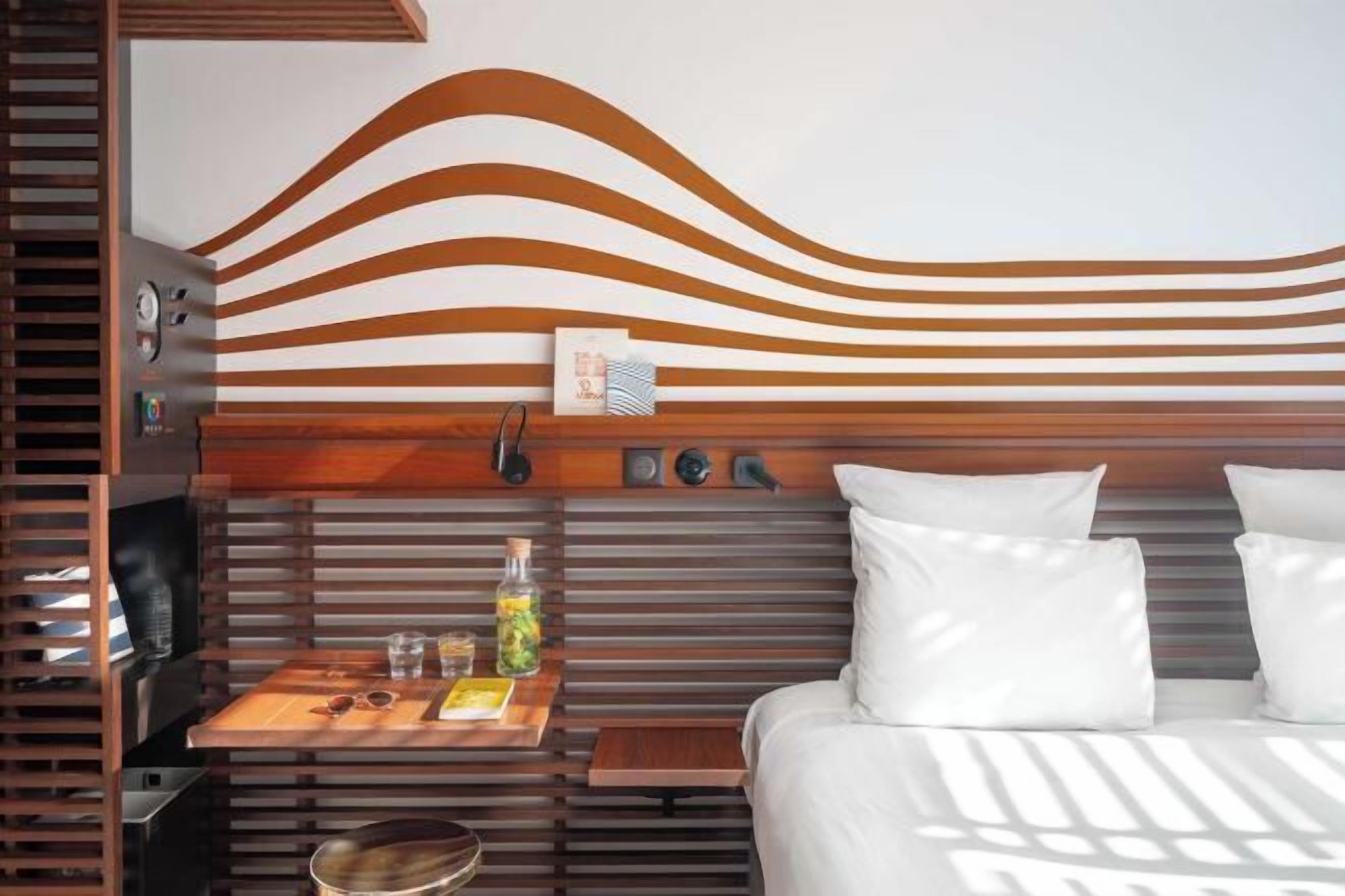 เครื่องนอนระดับพรีเมียม, มินิบาร์, ตู้นิรภัยในห้องพัก, ห้องเก็บเสียง