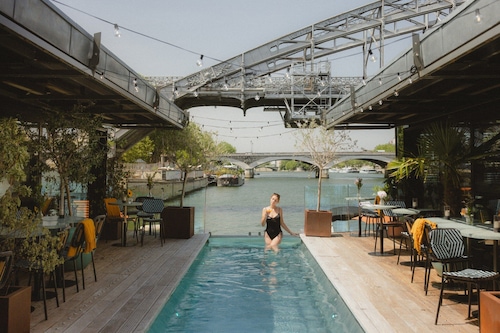 Off Paris Seine