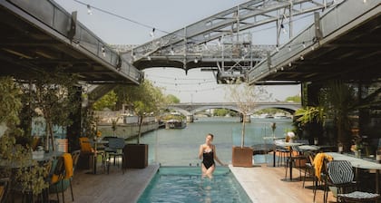 Off Paris Seine