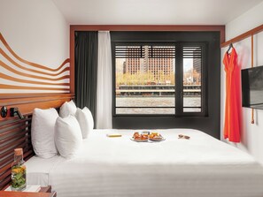 Seine view | Premium bedding, minibar, in-room safe, soundproofing - Off Paris Seine (Paris)