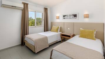 2 bedrooms, in-room safe, iron/ironing board, rollaway beds