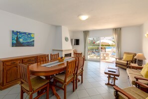 Villa, 2 Bedrooms, Patio | Dining room