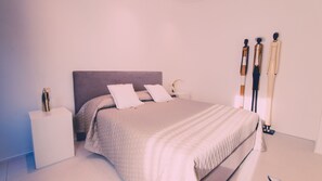 Deluxe Room | Frette Italian sheets, premium bedding, down comforters, minibar - Siracusa Luxury (Reggio Calabria)