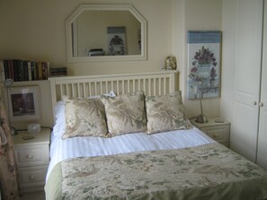 Phòng Suite Deluxe, 1 giường đôi | Két bảo mật tại phòng, bàn ủi/dụng cụ ủi quần áo