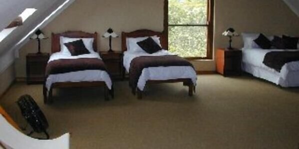 Standard-mökki (Dragonfly Cottage) | 2 makuuhuonetta, ylelliset vuodevaatteet, silitysrauta/-lauta