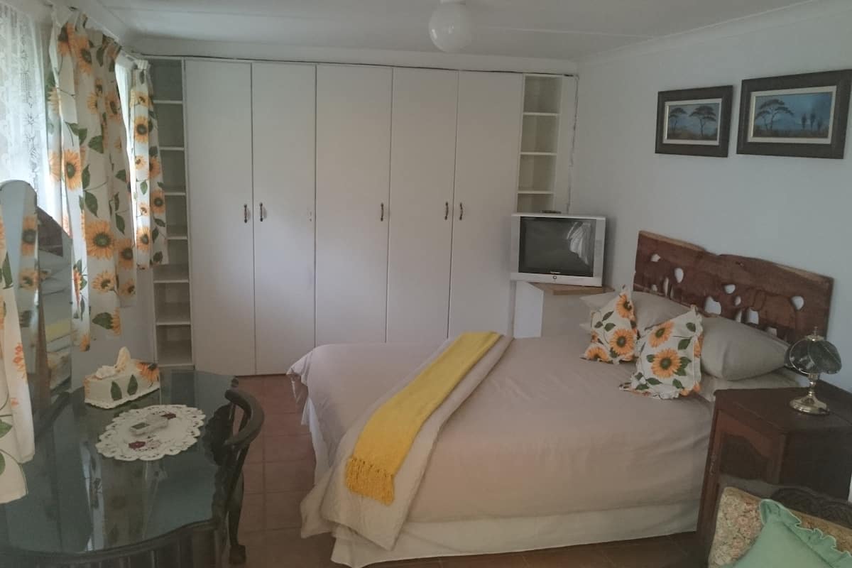 1 bedroom, individually decorated, individually furnished