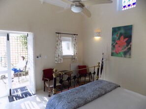 Starlight Suite - double room | Terrace/patio - Le Bonheur Guest Accommodation (McGregor)