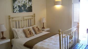 Kamar Double Comfort (Moonglow Suite - double room) | Brankas