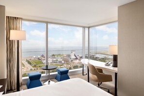 Premium bedding, in-room safe, desk, laptop workspace