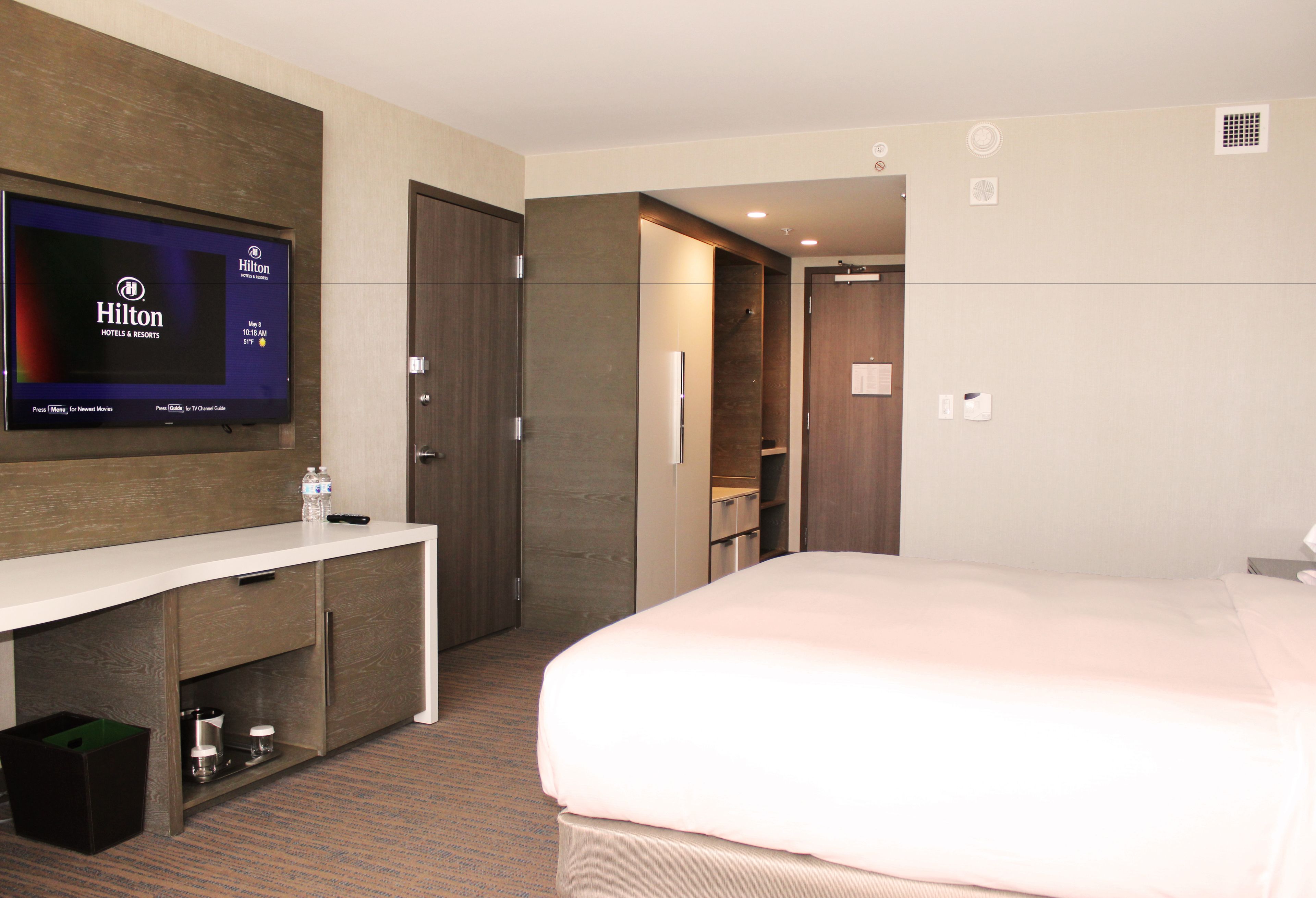 高級寢具、房內夾萬、書桌、手提電腦工作空間