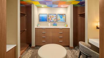 Suite, 1 King Bed | Premium bedding, in-room safe, desk, blackout drapes