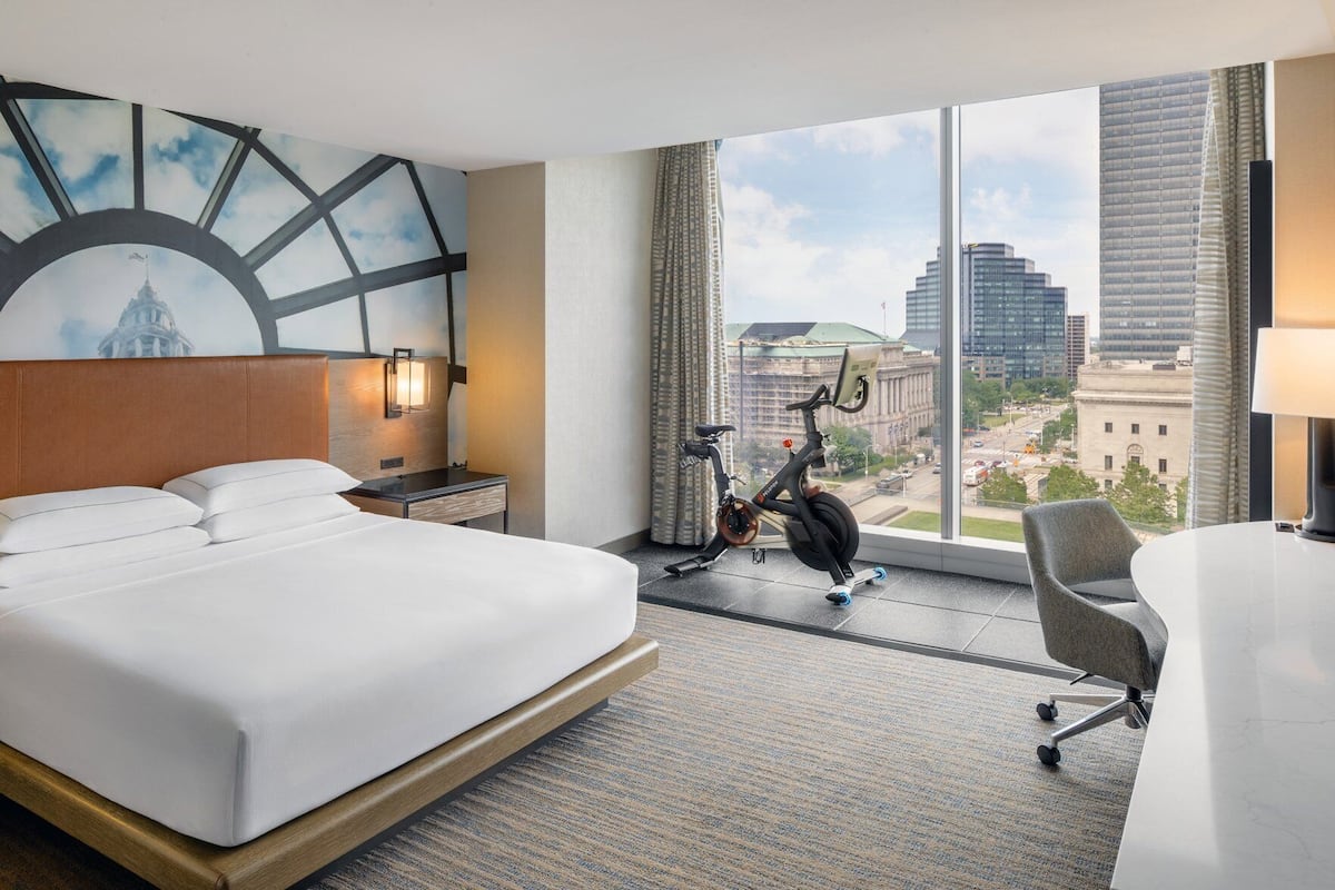 Premium bedding, in-room safe, desk, laptop workspace