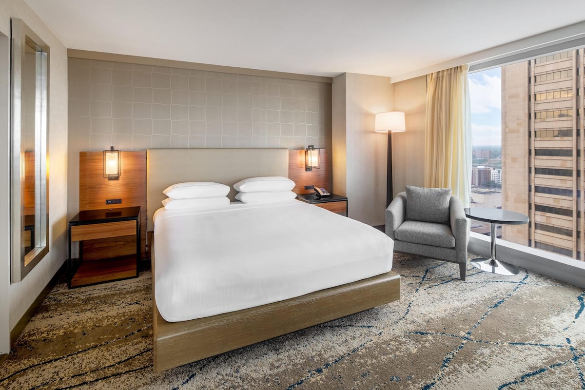 Premium bedding, in-room safe, desk, laptop workspace