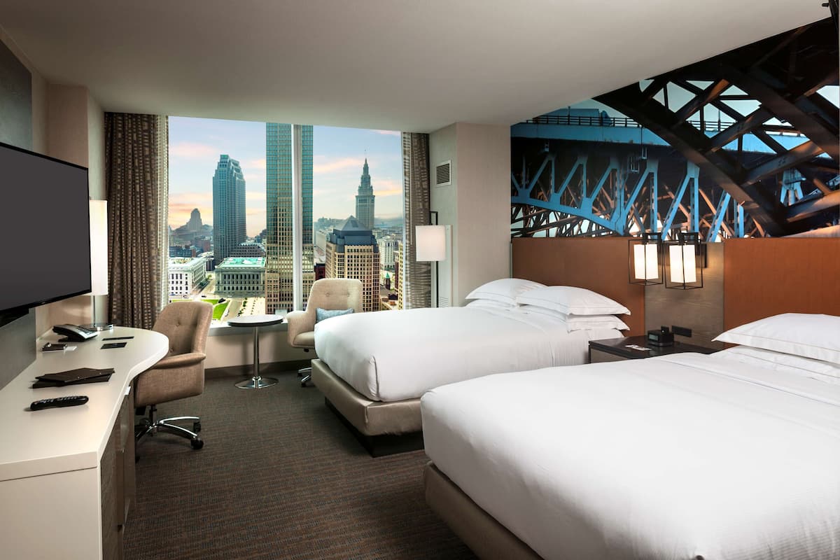Premium bedding, in-room safe, desk, laptop workspace