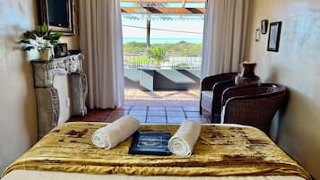Habitación estándar doble, 1 cama de matrimonio, vistas al mar, mirando al mar | Ropa de cama de alta calidad y decoración individual
