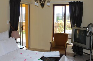 Standard Apartment, 1 Bedroom, Ground Floor | Living room