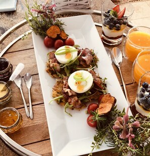 Daily full breakfast for a fee - Port Of Call (Cape Town)