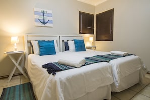 Standard Single Room (Room 1B) | In-room safe, iron/ironing board, bed sheets, wheelchair access - Madiolyn (Jeffreys Bay)