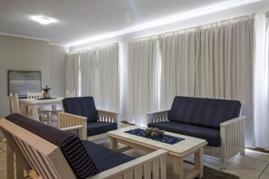 Appartamento ( Madiolyn S/C Unit 3) | Area soggiorno | TV, caminetto, lettore DVD