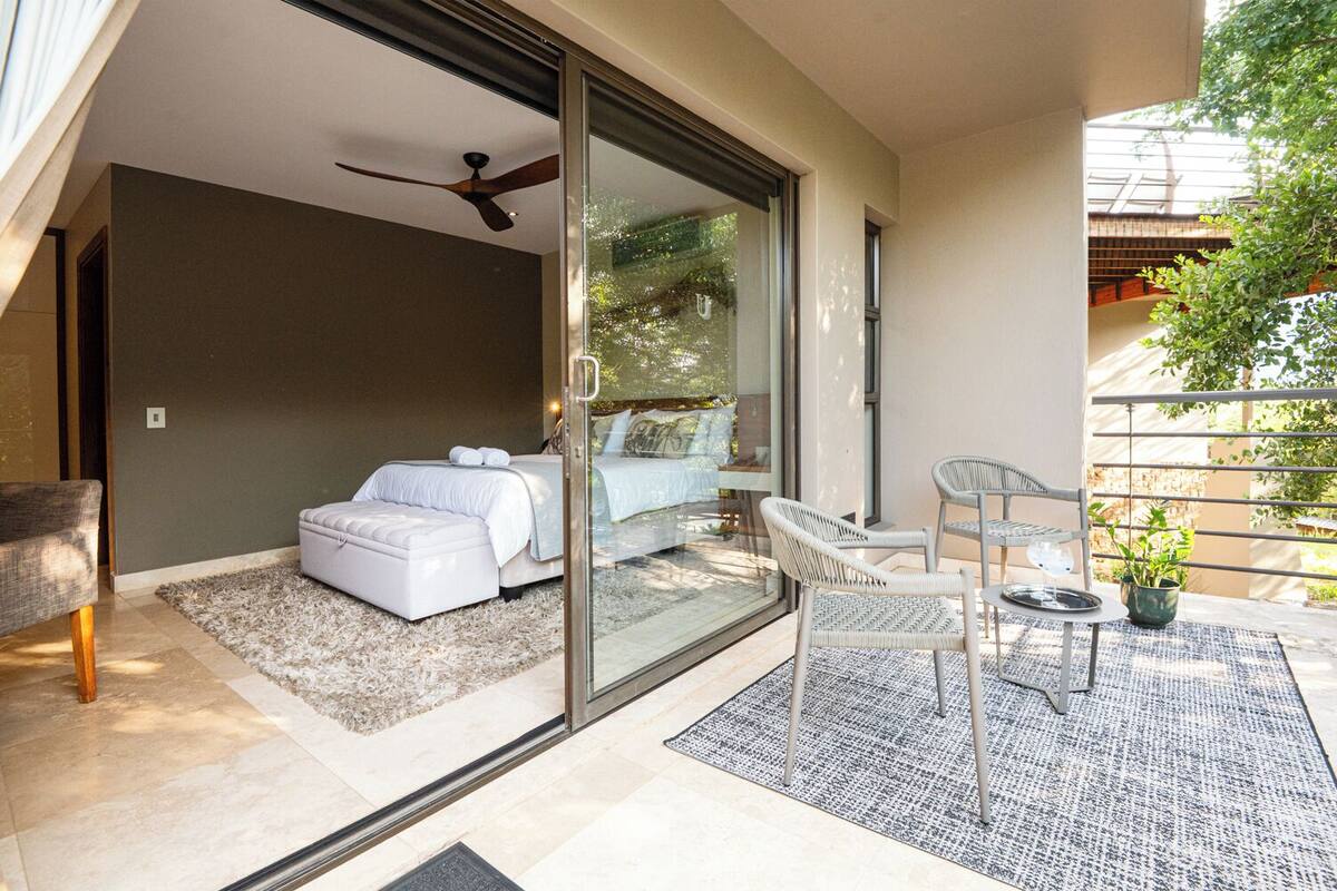 Standard Double Room, 1 Queen Bed (Luxury Queen Room )