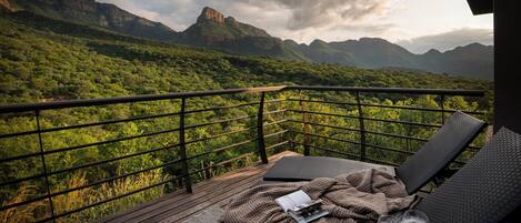 Luxury Suite, 1 King Bed, Mountain View (Mountain View Suite 3 ) | Terrace/patio