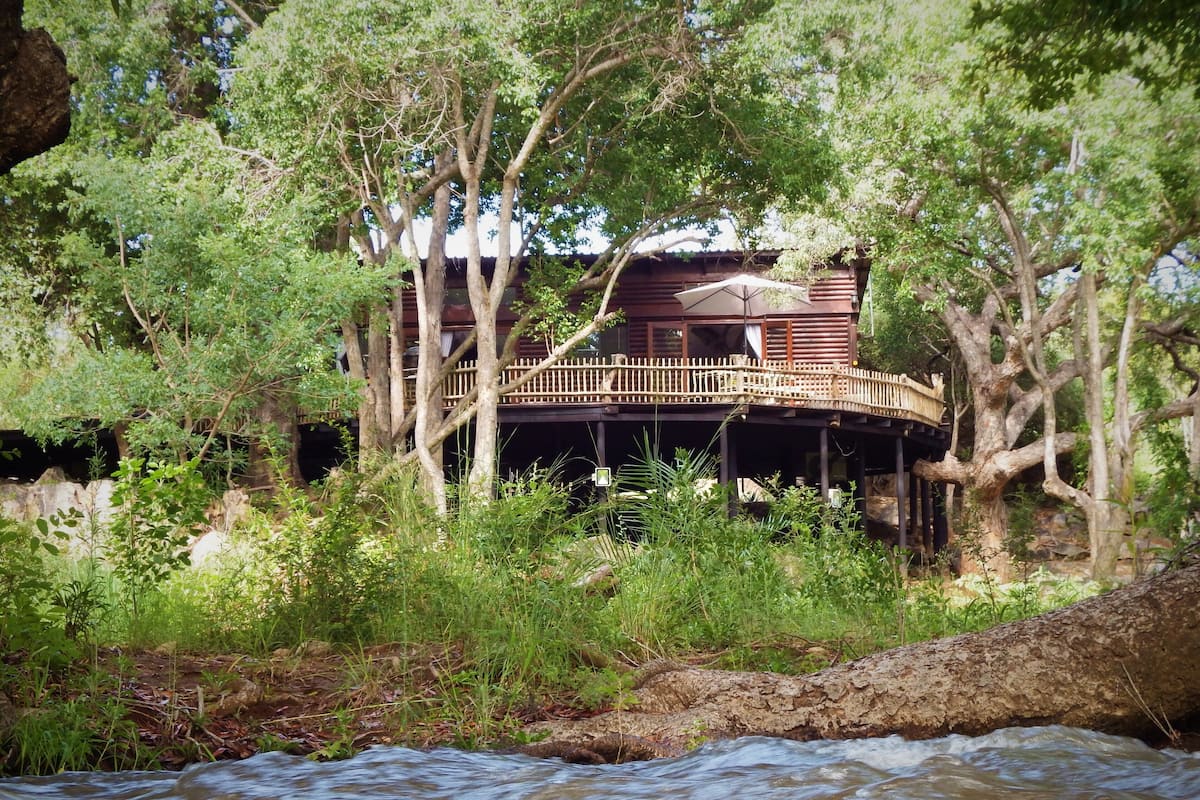 Family House, 2 Bedrooms, Hot Tub, River View | In-room safe, individually decorated, iron/ironing board, free WiFi