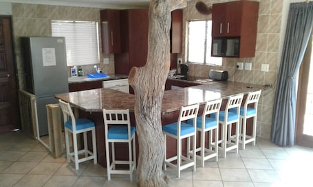 Family House, 2 Bedrooms, Hot Tub, River View | Private kitchen | Full-size fridge, microwave, oven, stovetop. Blyde River Cabin Guesthouse