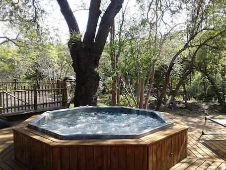 Family House, 2 Bedrooms, Hot Tub, River View | Water view. Blyde River Cabin Guesthouse