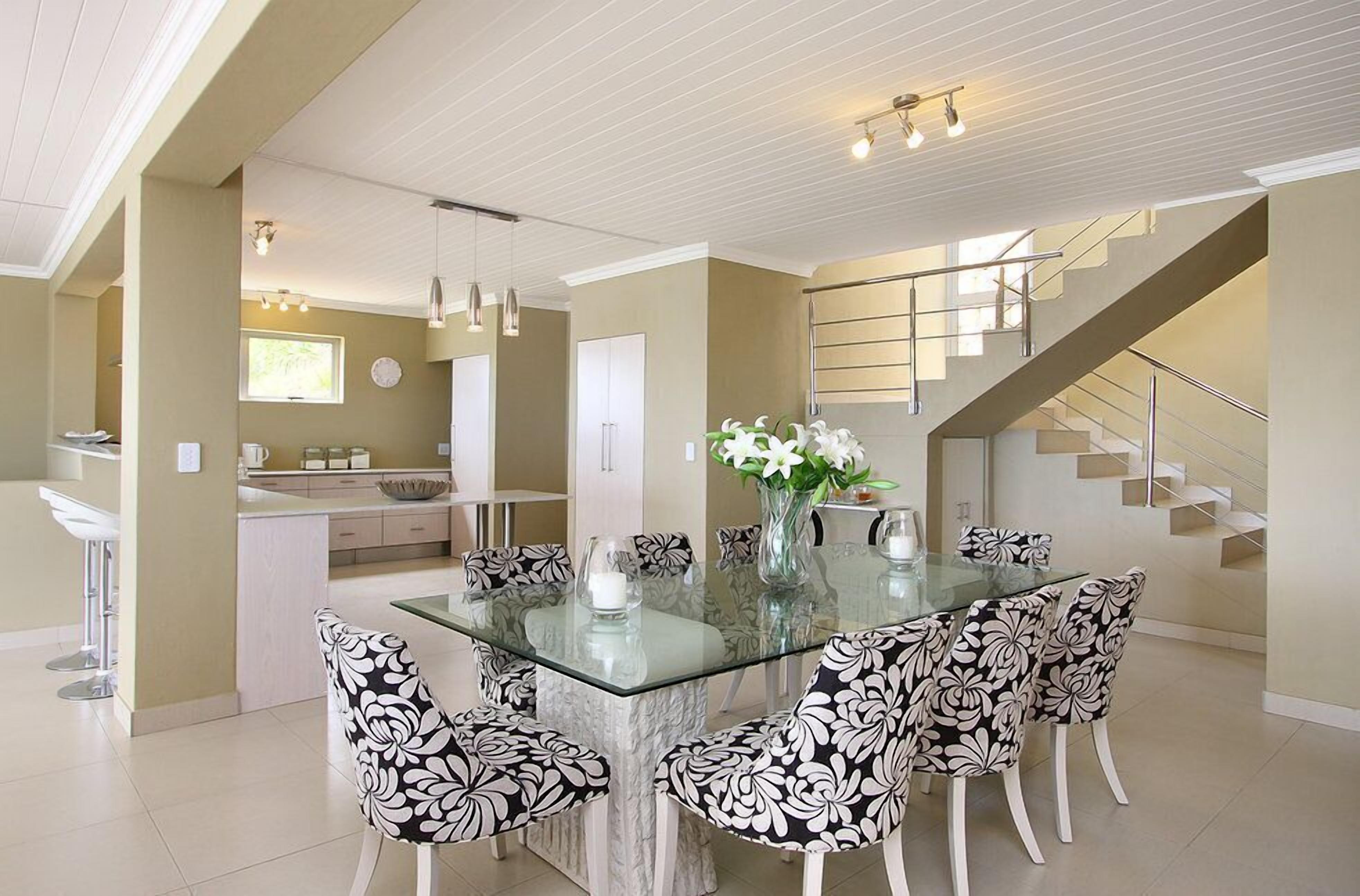 3 Bedroom Apartment | 起居区 | 电视