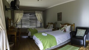 1 bedroom, premium bedding, desk, free cots/infant beds