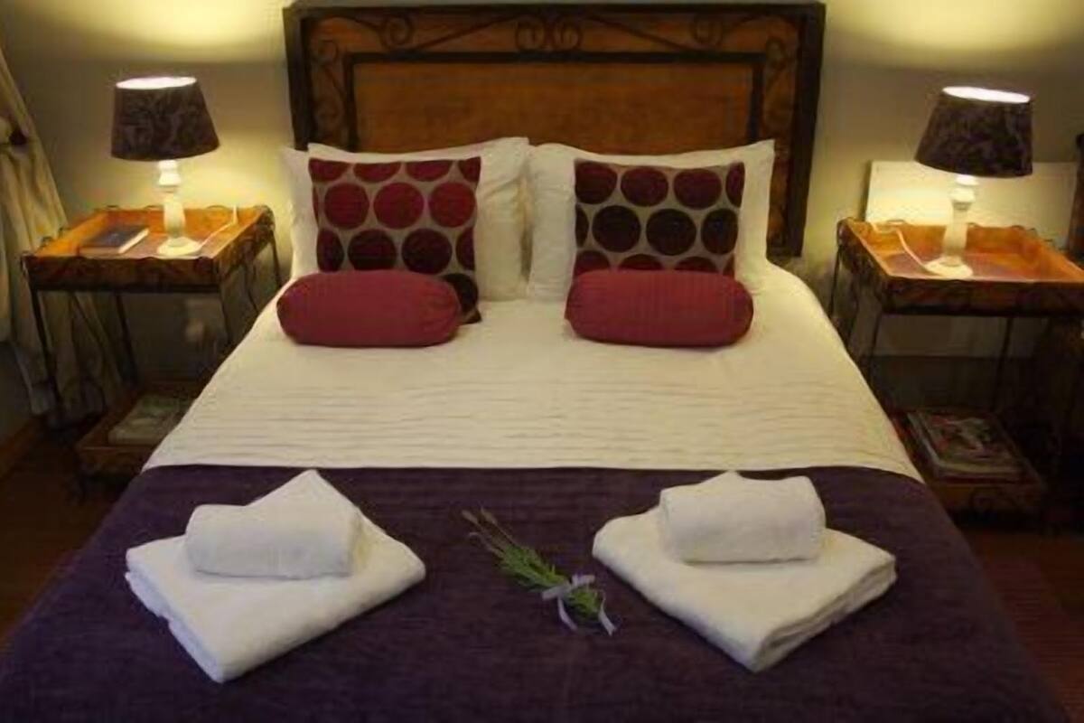 1 bedroom, premium bedding, desk, free cots/infant beds
