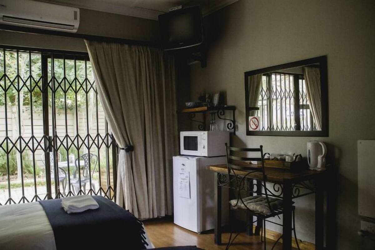 1 bedroom, premium bedding, desk, free cots/infant beds