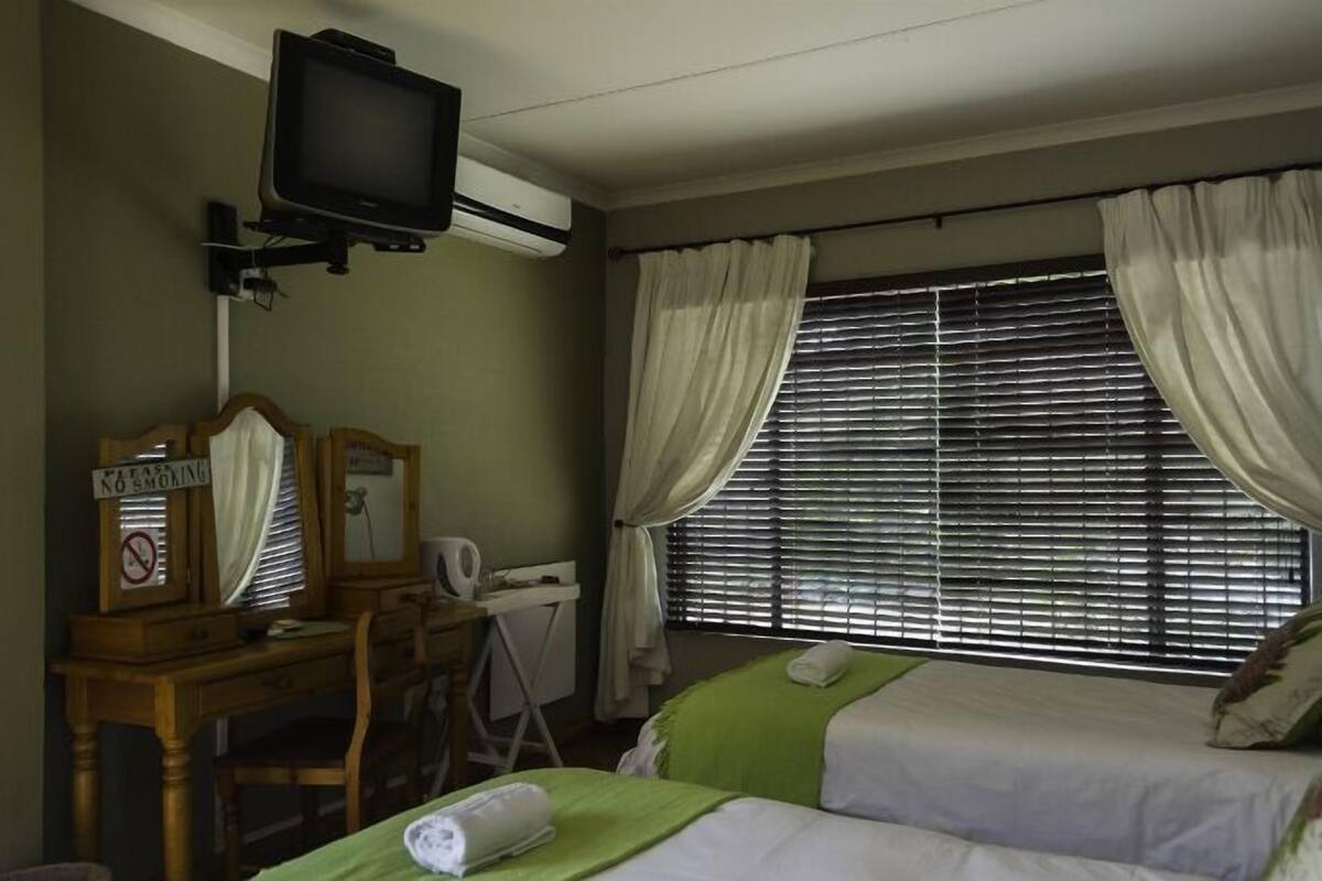 1 bedroom, premium bedding, desk, free cots/infant beds