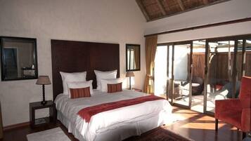 Habitación Confort con 1 cama matrimonial o 2 individuales (Twin / Double Rooms ) | Ropa de cama de alta calidad y caja de seguridad en la habitación