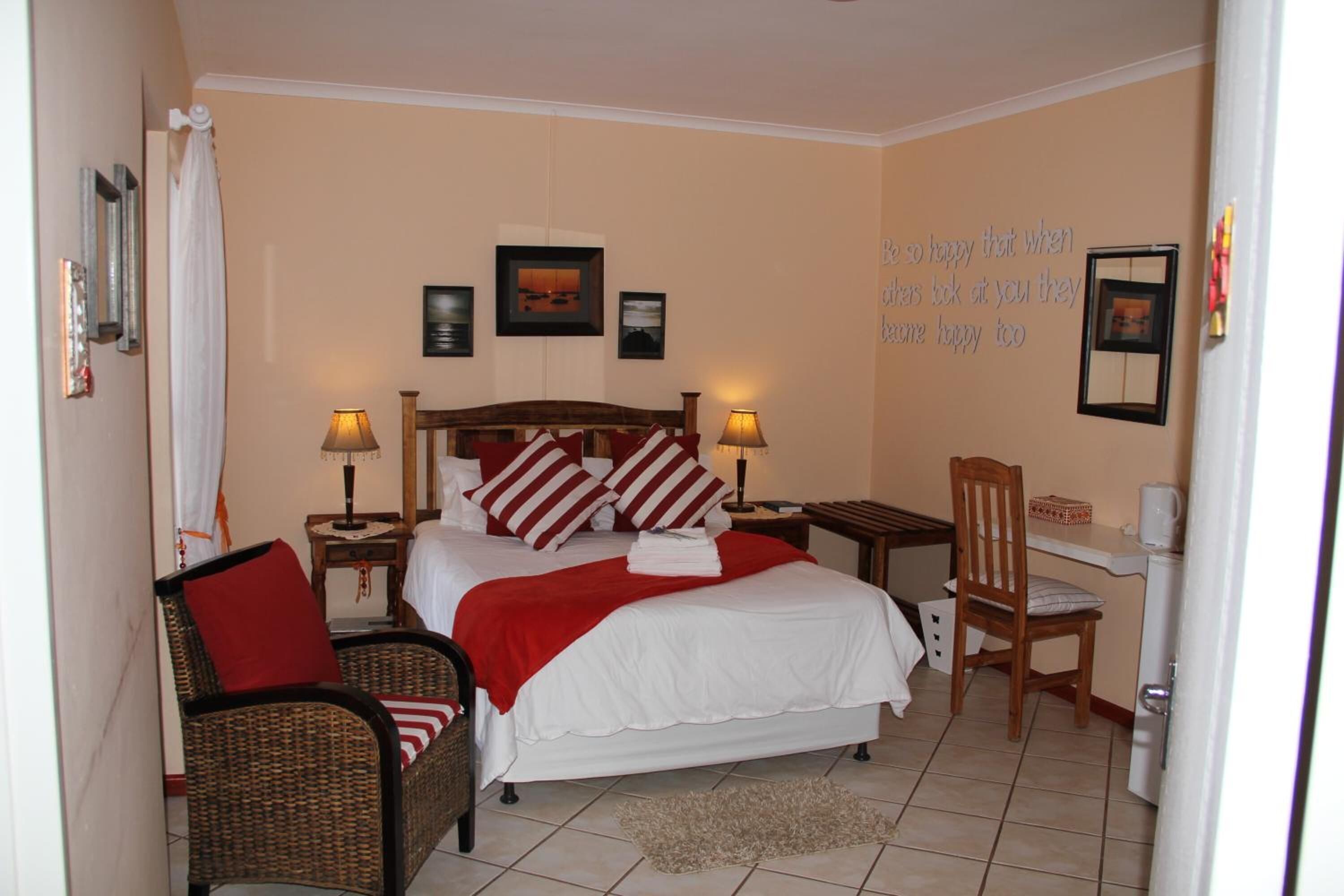 Bar mini, peti besi dalam bilik, Wi-fi percuma, cadar katil 